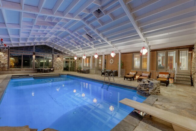Foto del edificio - 91 Chestnut Ridge Rd