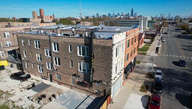 Foto del edificio - 2838 W Roosevelt Rd
