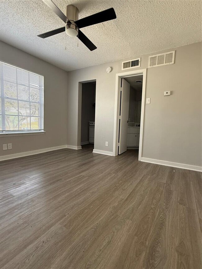 Foto del edificio - 311 E 31st St