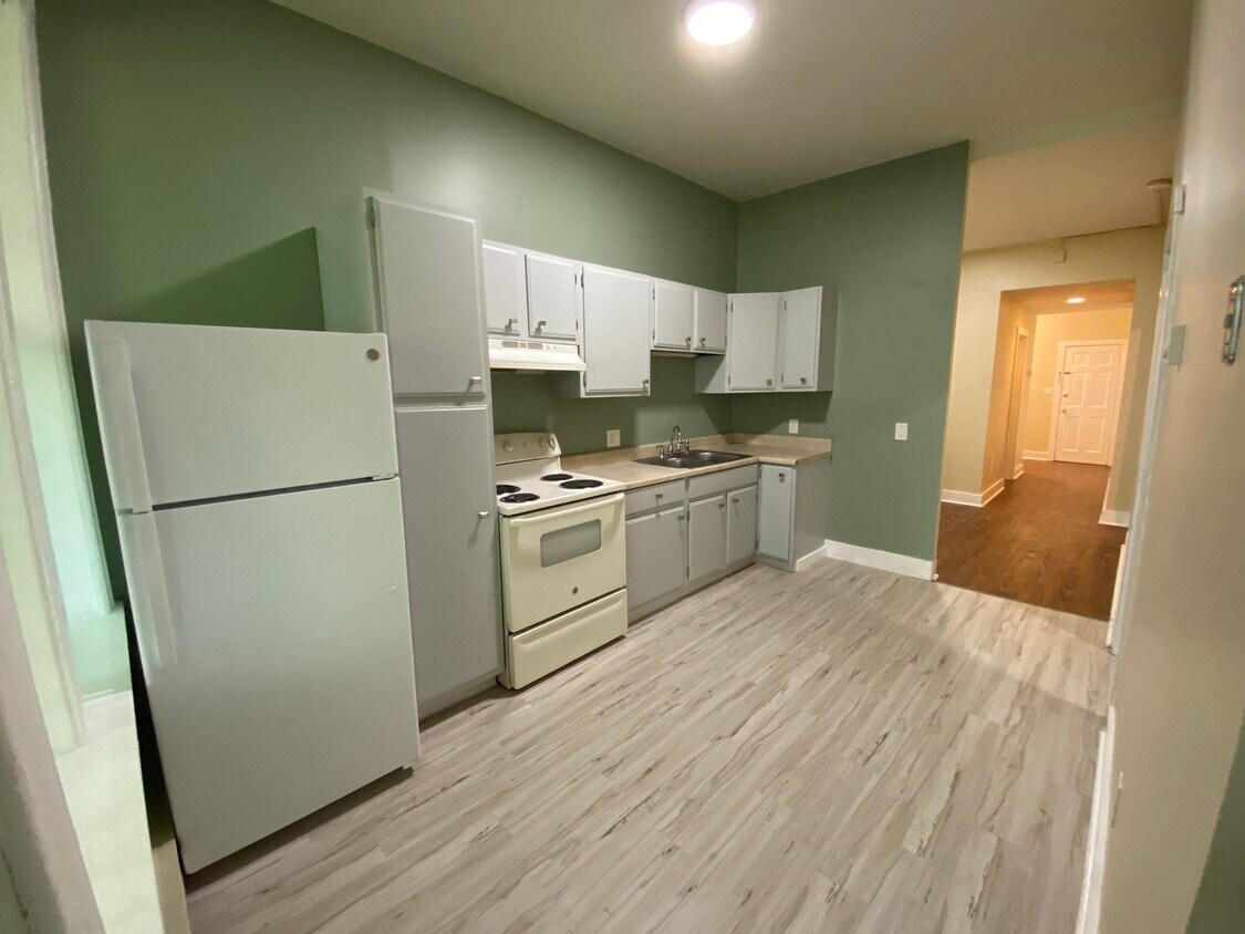 kitchen 01 - 65 Remsen St