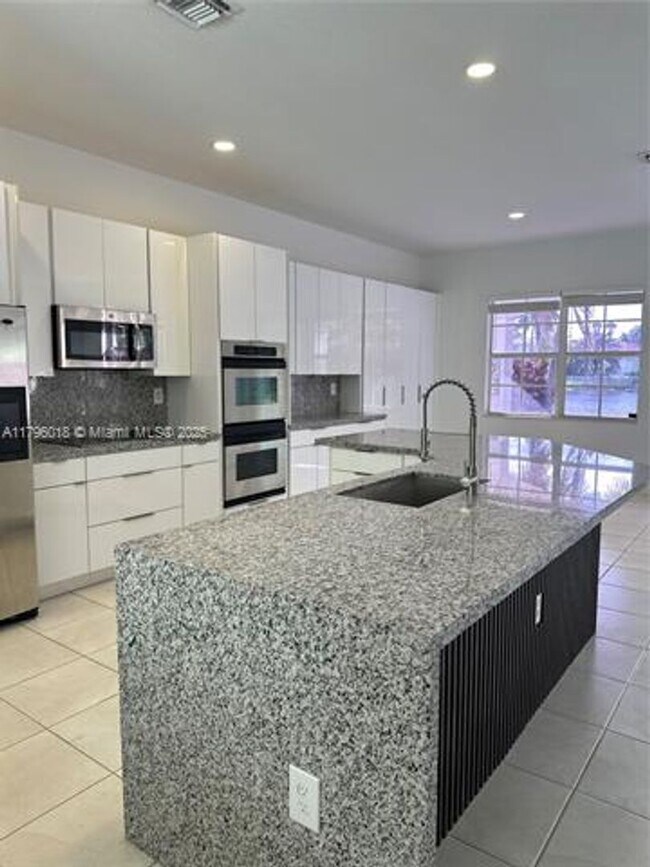 Foto del edificio - 11388 NW 68th St