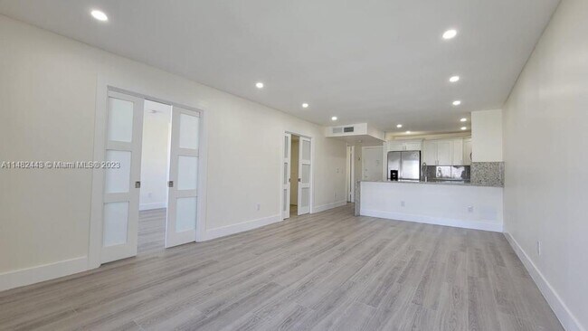 Building Photo - 6545 Indian Creek Dr