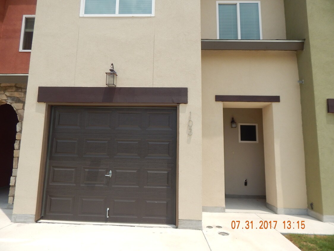 9810 Via Belcara, San Antonio, TX 78240 Townhome Rentals in San