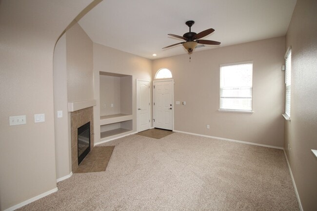 Building Photo - Cute Home in Fig Garden Gated Community.