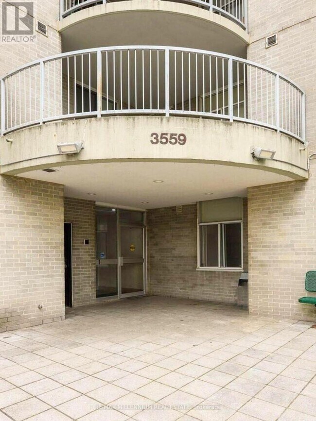 Photo du bâtiment - 3559 Eglinton Ave W