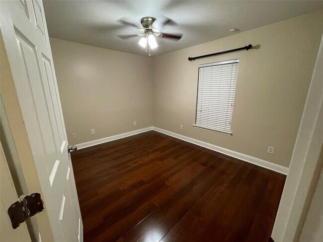 Building Photo - 1718 Elgin St