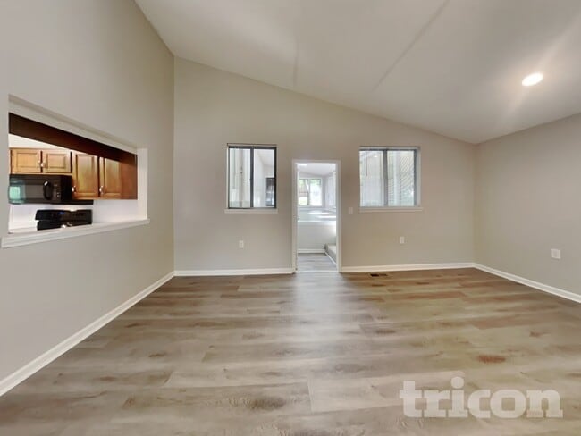 Building Photo - 6971 Springwood Dr