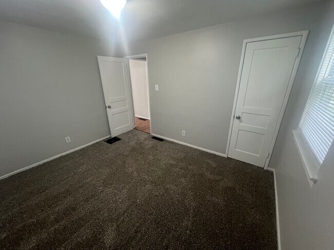 Building Photo - Lease option to buy