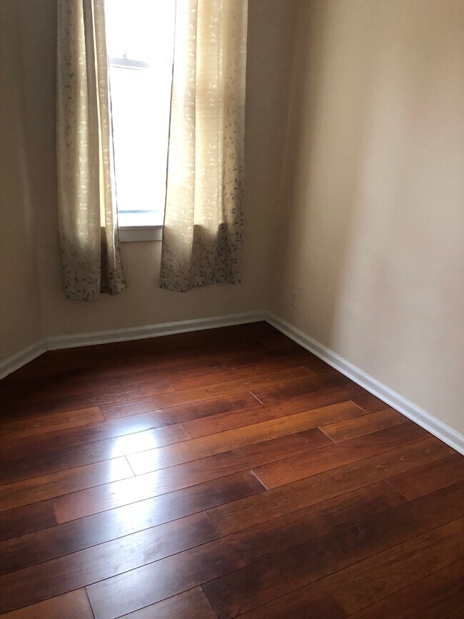 Bedroom - 406 N Delaware St