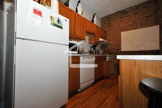 Building Photo - Central Mission Hill Location. In-Unit Was...