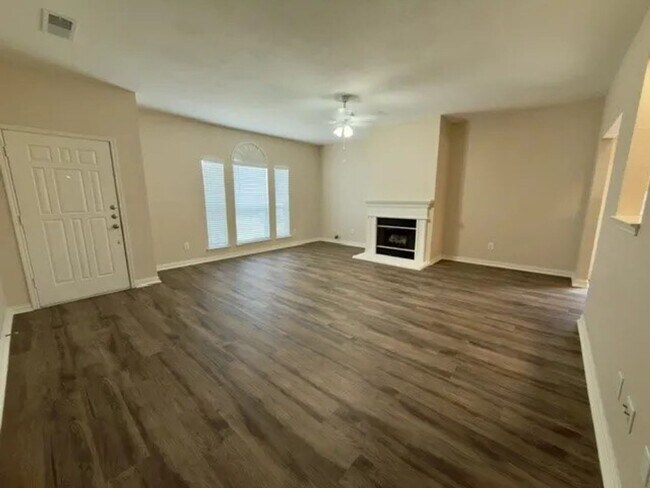 Foto del edificio - 4425 Park Creek Ct