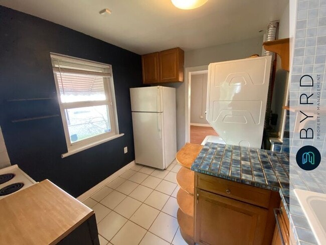 Building Photo - 1413 Blair St