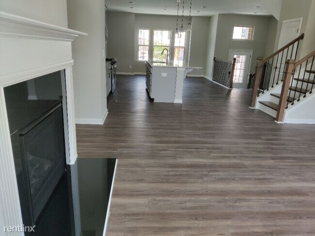 Building Photo - 3 br, 4 bath Townhome - 349 Commons Ave