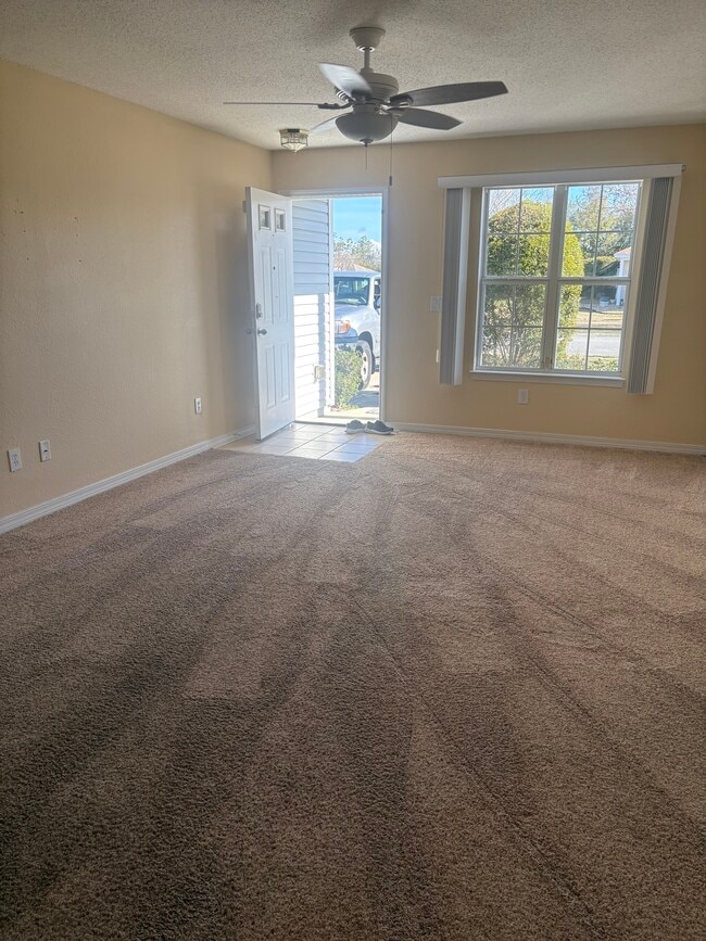 Sala de estar - 3031 Meadow St