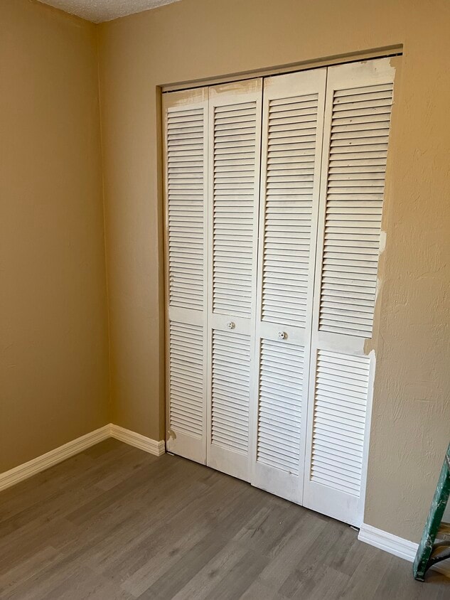 Building Photo - 2042 Oak Meadow Cir