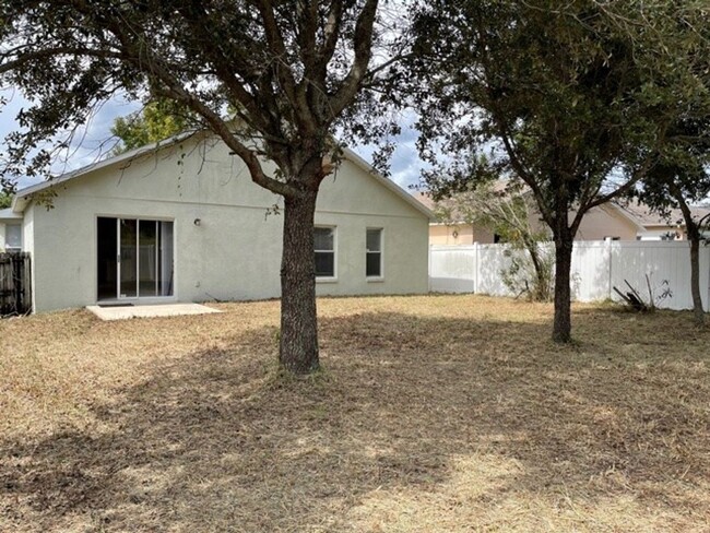 Building Photo - 3 Bedroom/2 Bathroom Single Family Home