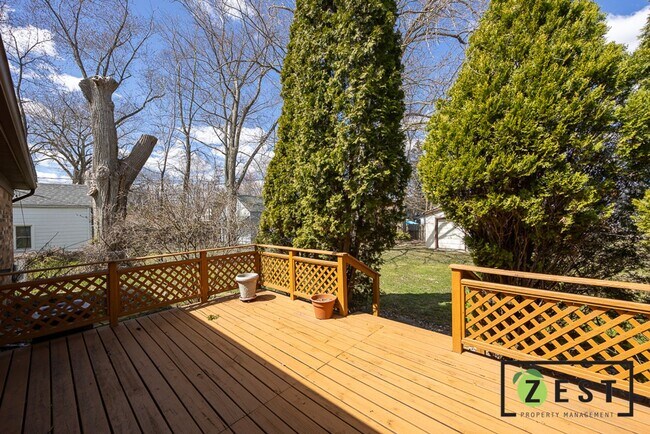 Foto del edificio - !! Spacious 4 Bed, 2 full bath 1974sqft Re...