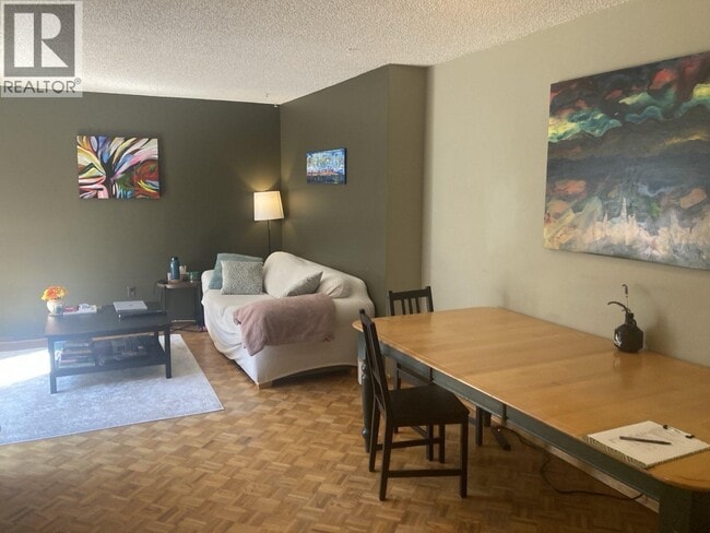 Photo du bâtiment - 9133-9133 Capella Dr