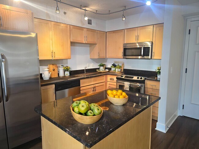 Building Photo - 4700 Roanoke Pkwy