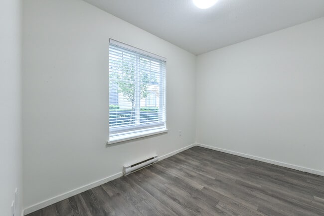 Building Photo - 15778-15778 85 Ave