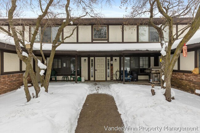 Foto del edificio - 6556 Bella Vista Dr NE