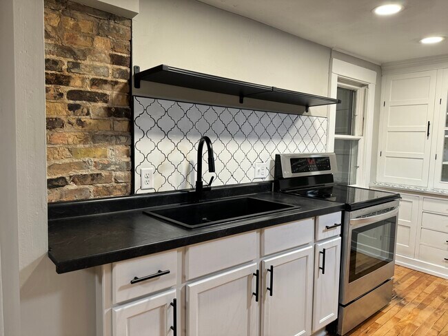 Kitchen - 1005 N State St