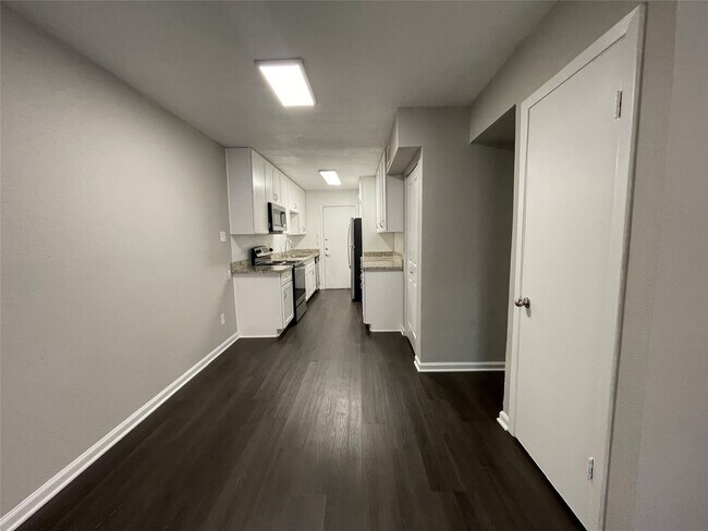 Foto del edificio - 9075 Gaylord Dr