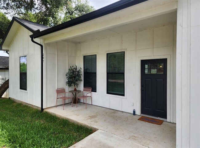 Building Photo - 207 Laurel Ln