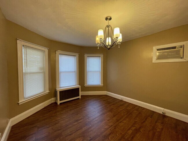 Building Photo - 470 Medford St