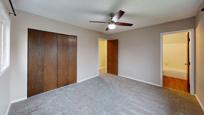 Building Photo - Beautiful 4 Bed 2.5 Bath Home Available Now!