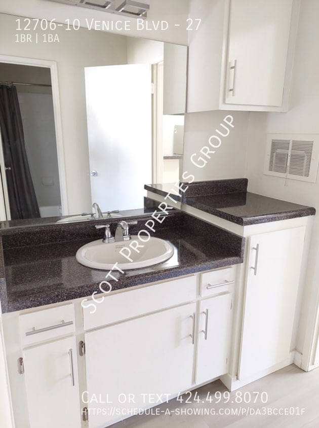 Building Photo - Modern 1-Bedroom Apartment in Prime Los An...