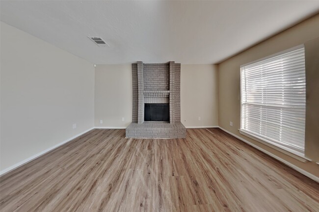 Building Photo - 16923 Poplar Hill St