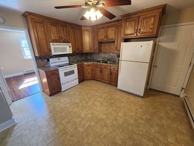 Building Photo - 15475 Oak Rd