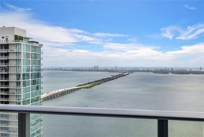 Foto del edificio - 480 NE 31st St