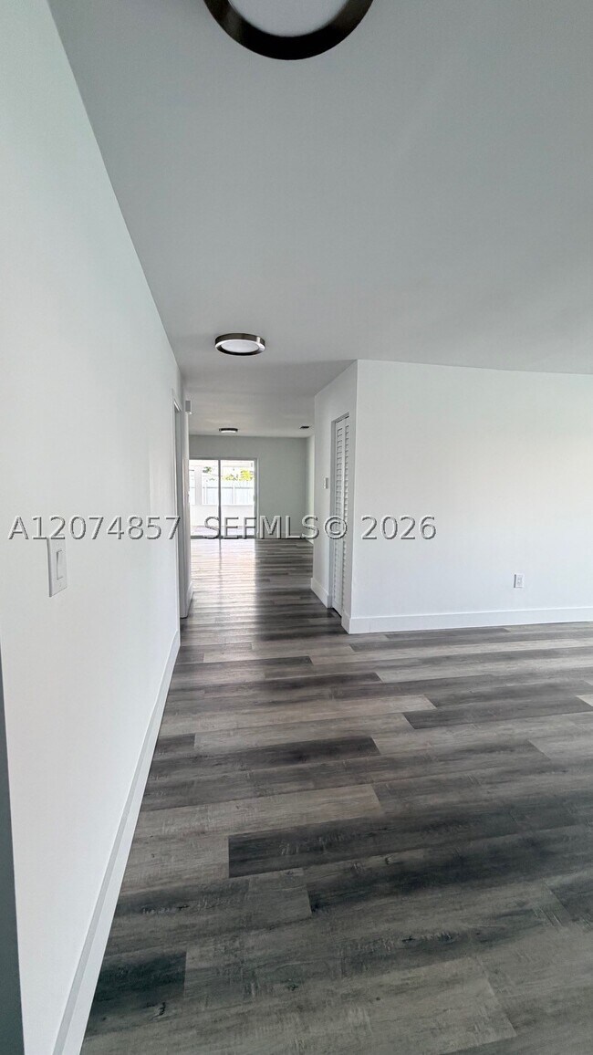 Building Photo - 3144 SW 23rd St