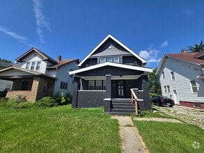 Building Photo - 1805 Parkdale Ave