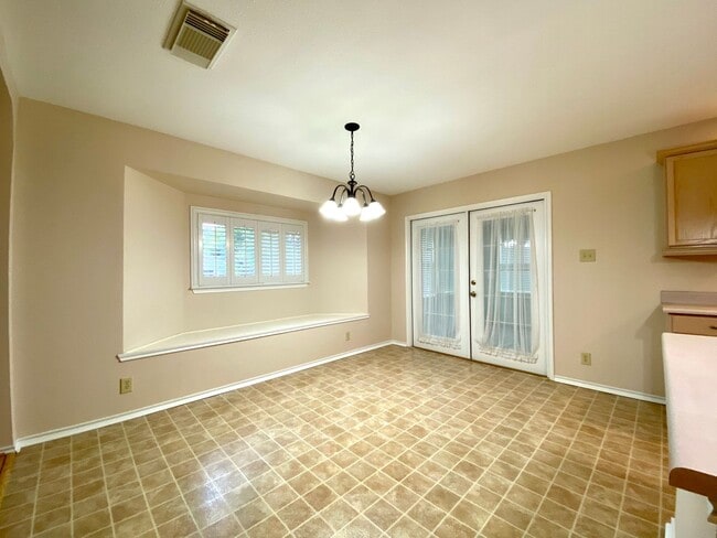 Building Photo - 10038 Silverbrook Pl