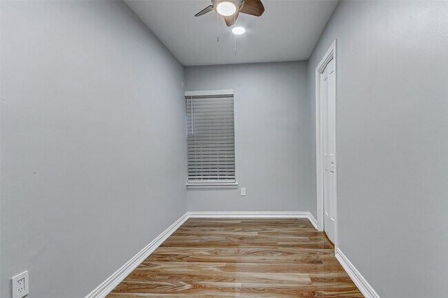 Foto del edificio - 7600 Burgoyne Rd