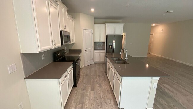 Building Photo - JUST LOWERED! 5 Bedroom, 3.5 Bath in Kissi...