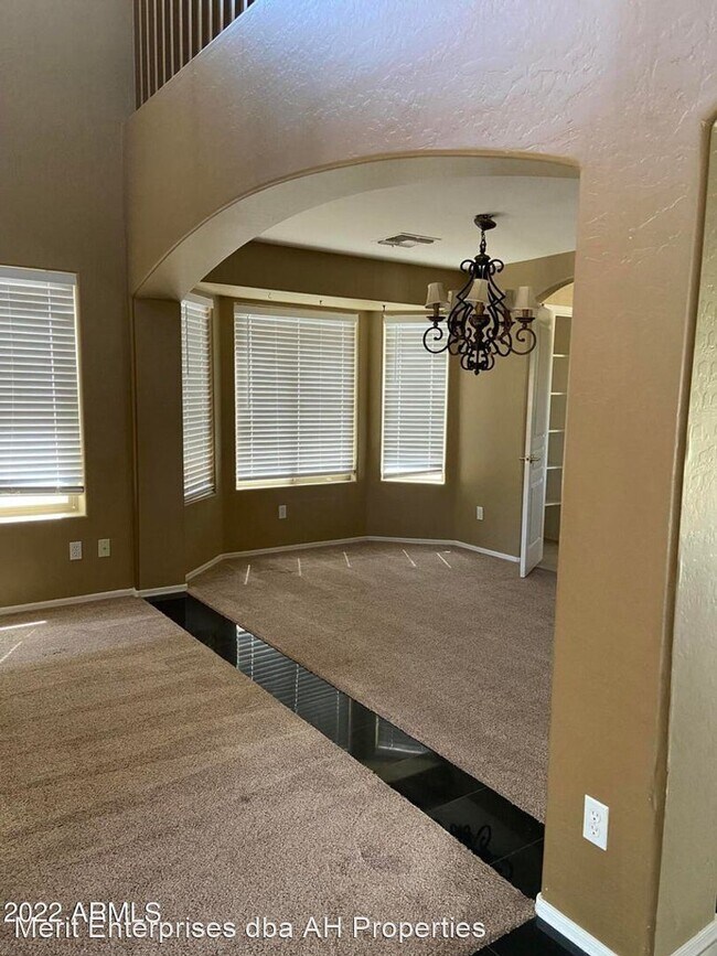 Building Photo - 5 br, 2.5 bath House - 10243 E CARMEL AVE