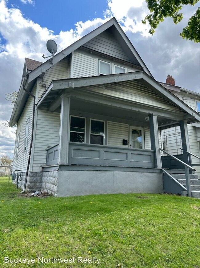 Building Photo - 3 br, 1 bath House - 926 St John Ave