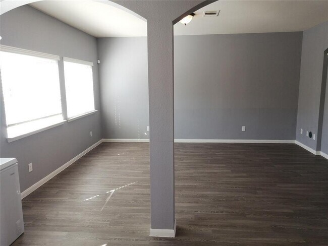 Building Photo - 11920 Jelicoe Dr
