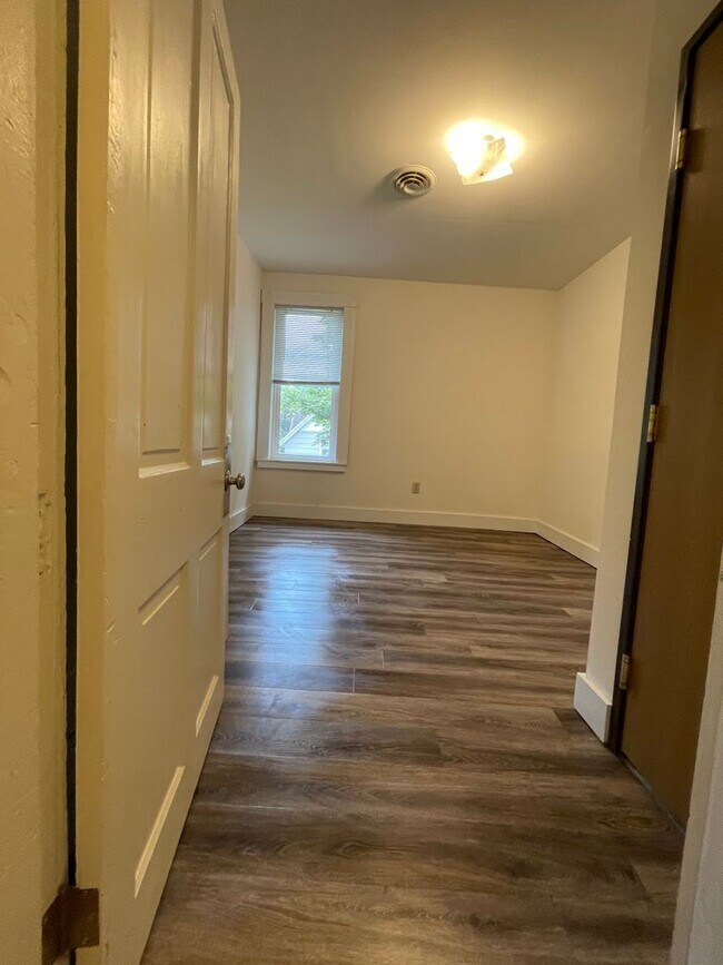 Foto del edificio - 2 Bedroom Apartment on the Northside