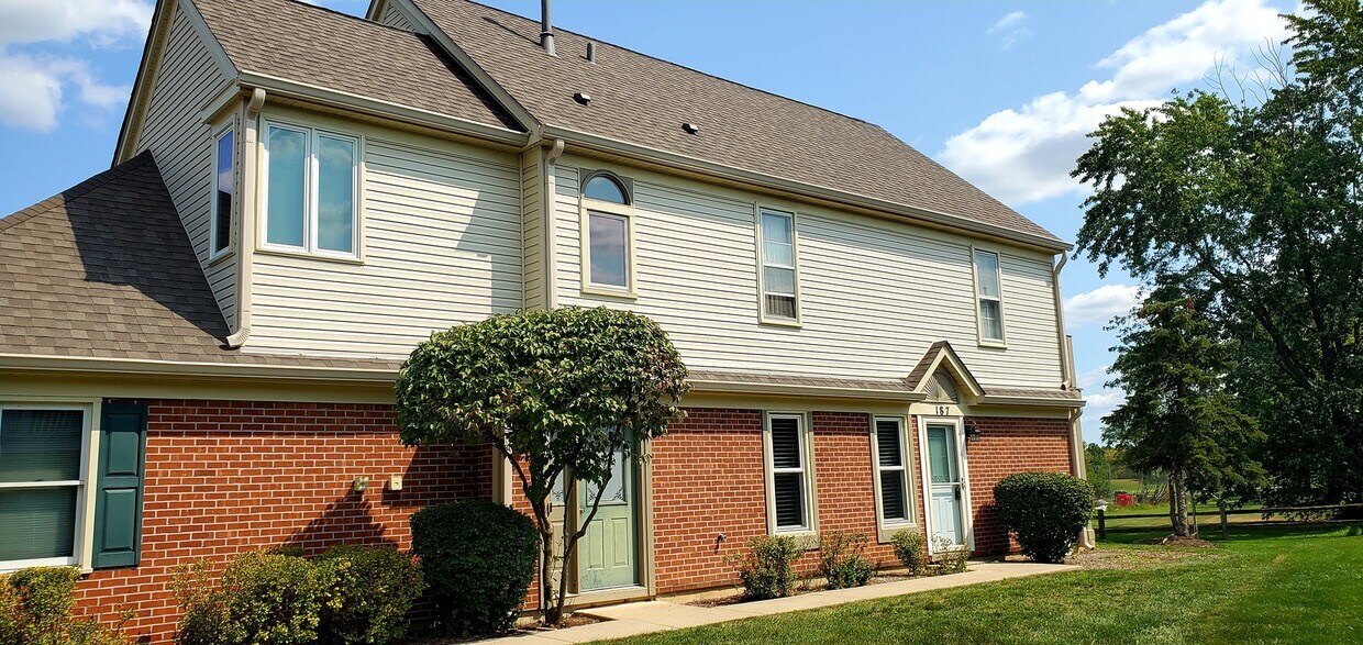 187 Inverness Ct Unit B, Elk Grove Village, IL 60007 Condo for Rent