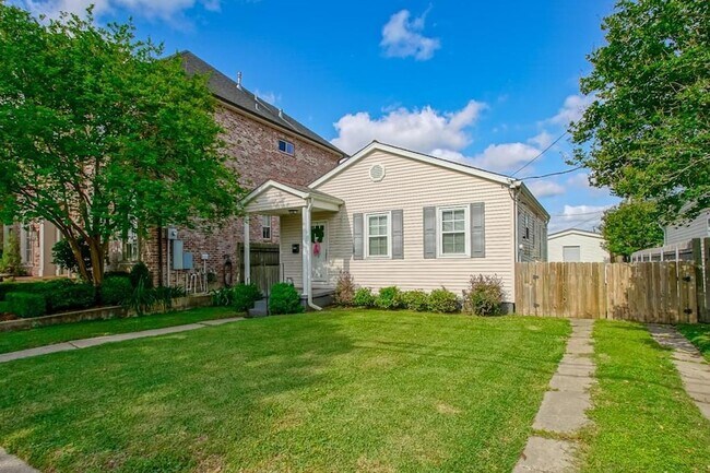 Foto del edificio - 704 Metairie Lawn Dr