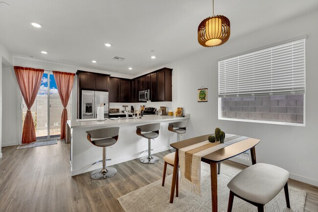 Foto del edificio - 9440 Sequoia Ridge Ave
