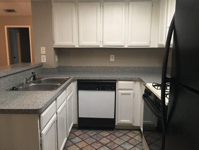 Building Photo - Nice 2/2 - 1 car garage Duplex on a heavil...