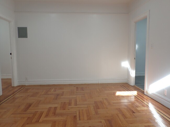 Foto del edificio - 663 E 94th St