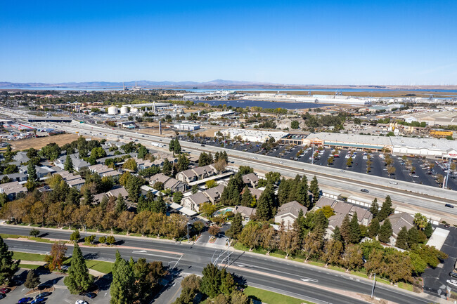 Foto aérea - Lakeview Condominiums