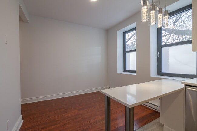 Photo du bâtiment - 2050 Av. Claremont